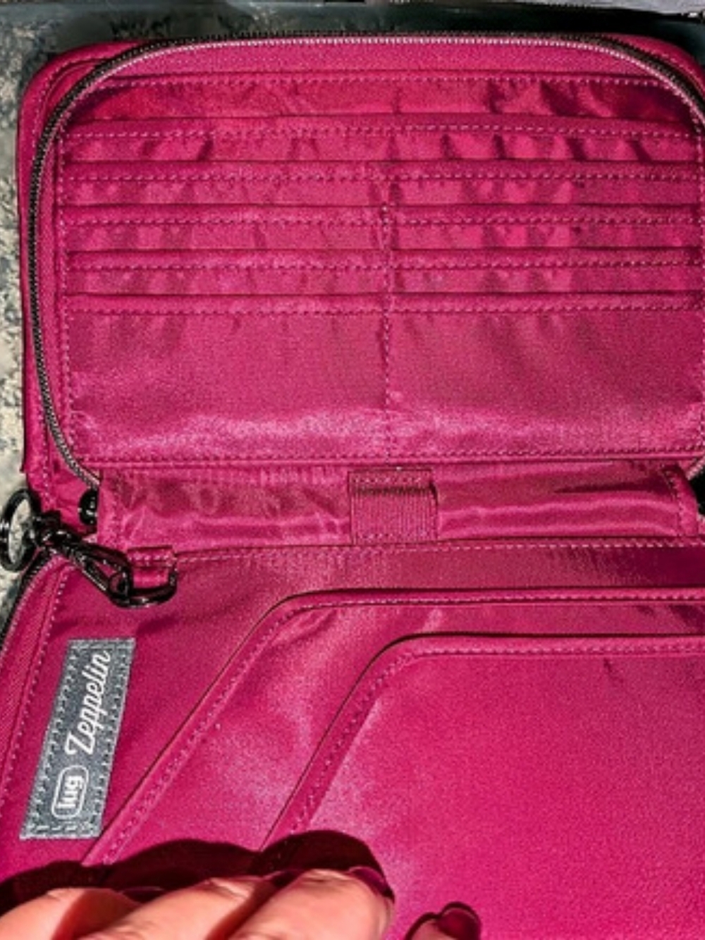 Lug Zeppelin Wristlet in Raspberry Rfid - Picture 3 of 6